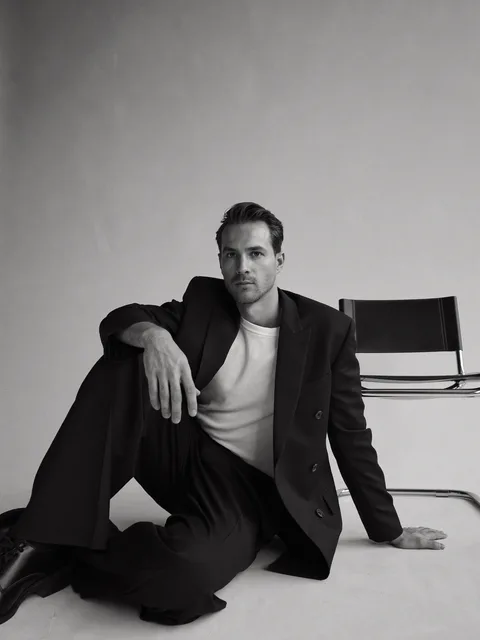 B&W Editorial: reference scene with a man
