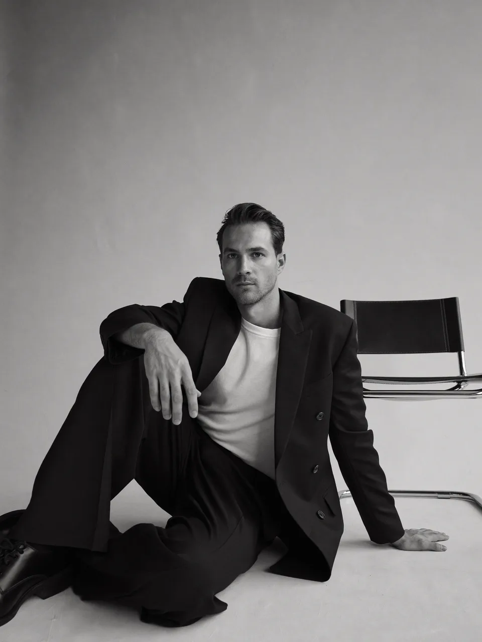 B&W Editorial: reference scene with a man