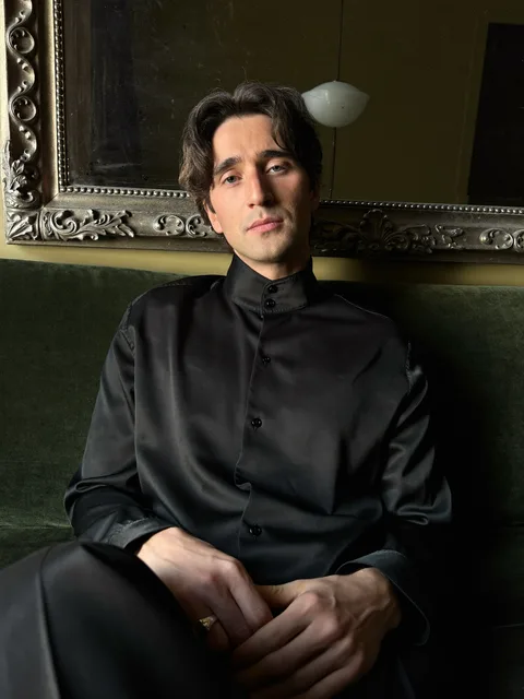 Dark Romance: reference scene with a man
