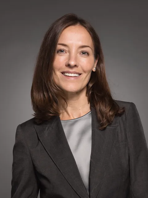 Business Headshot: reference scene with a woman