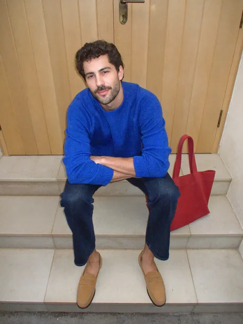 Off-Duty Color: reference scene with a man