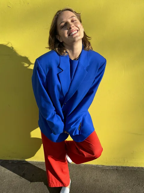 Off-Duty Color: reference scene with a woman
