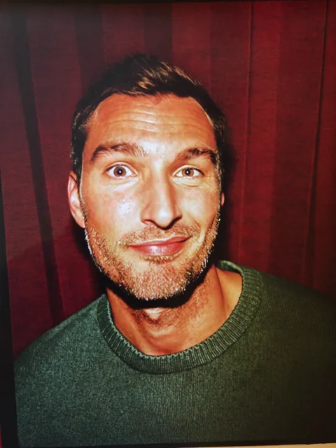 Photo Booth: reference scene with a man