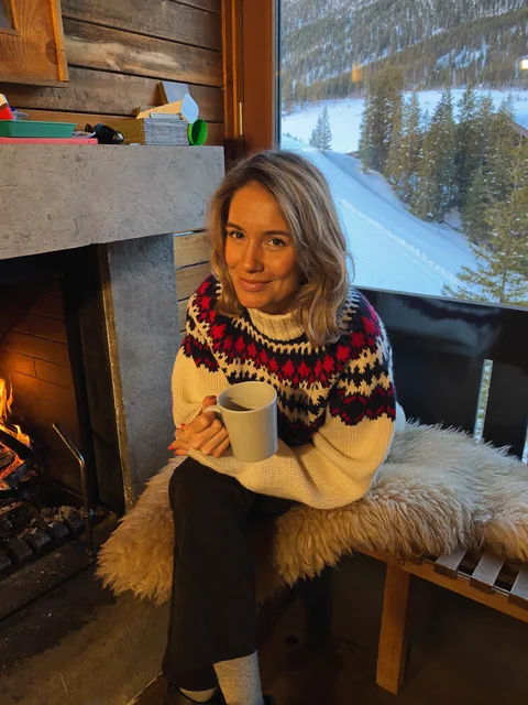 Ski Chalet: reference scene with a woman