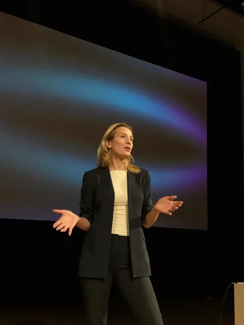 On Stage: reference scene with a woman