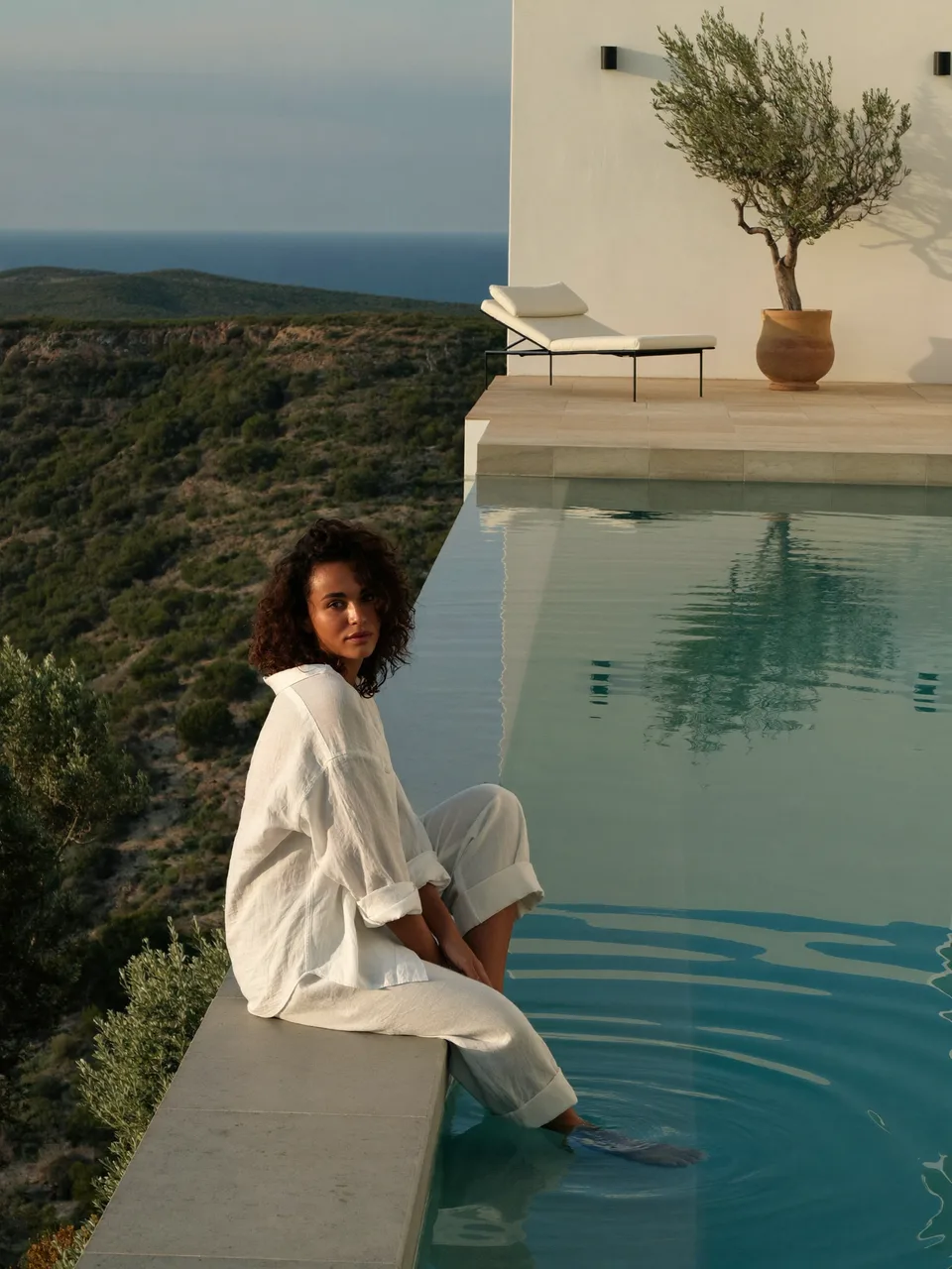Villa Pool: reference scene with a woman